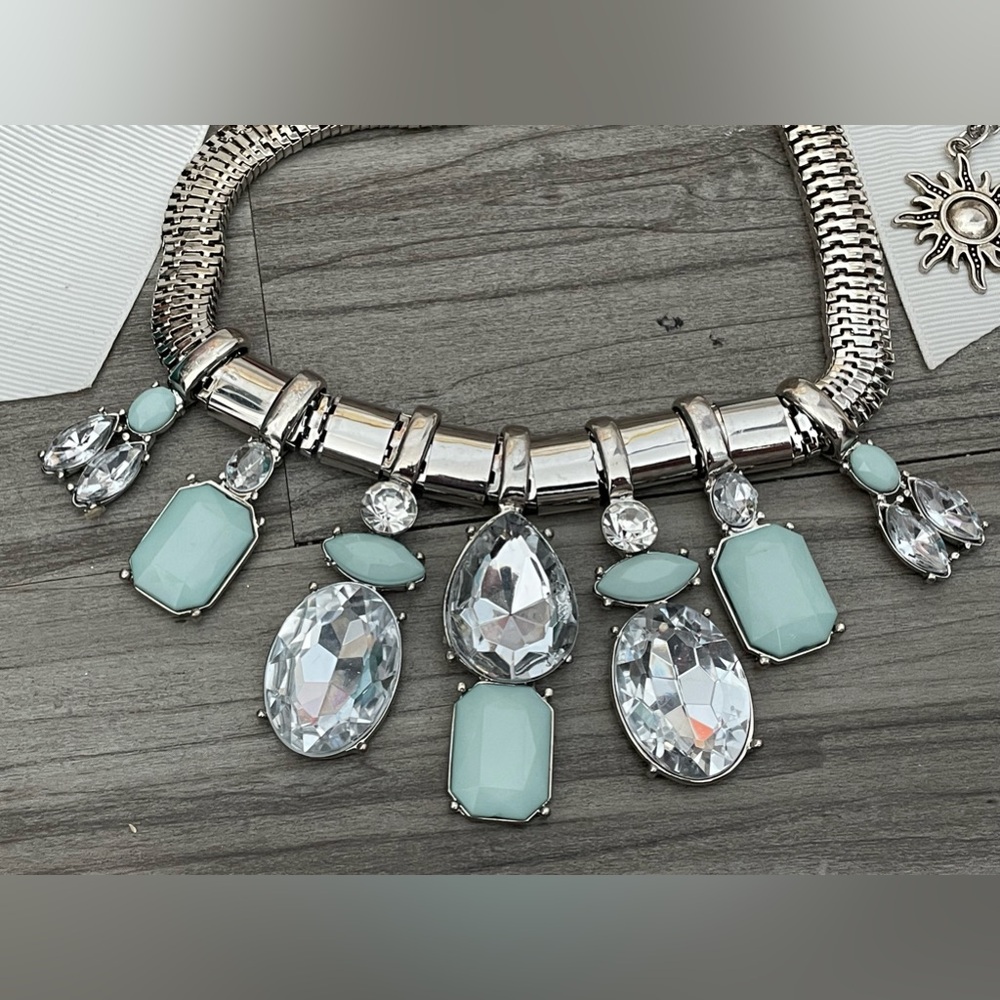 🔥SQ🔥🔥SUNDAY FUNDAY🔥 Silver and Turquoise Blue & Bling Statement Necklace✨ - Picture 3 of 9